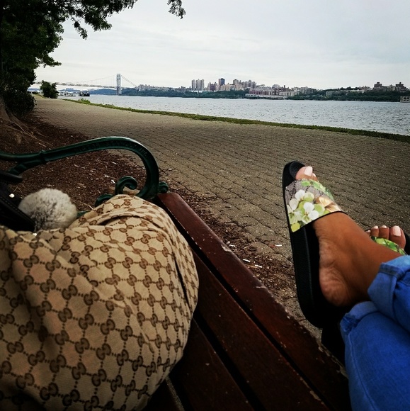 💯Authentic Gucci Studded Pelham Hobo 👜 - Picture 4 of 8